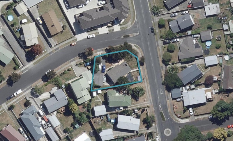 31 Deanwell Avenue, Deanwell, Hamilton - Carousel 1