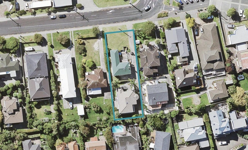 2/14 Knights Road, Rothesay Bay, Auckland - Carousel 1