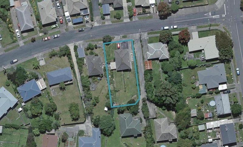 12 Wakefield Terrace, Tawa, Wellington - Carousel 1
