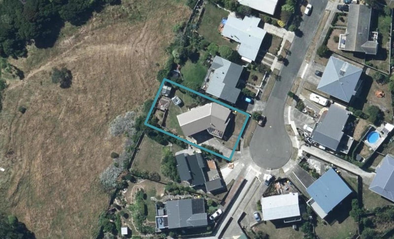 14 Brian Place, Titahi Bay, Porirua - Carousel 1