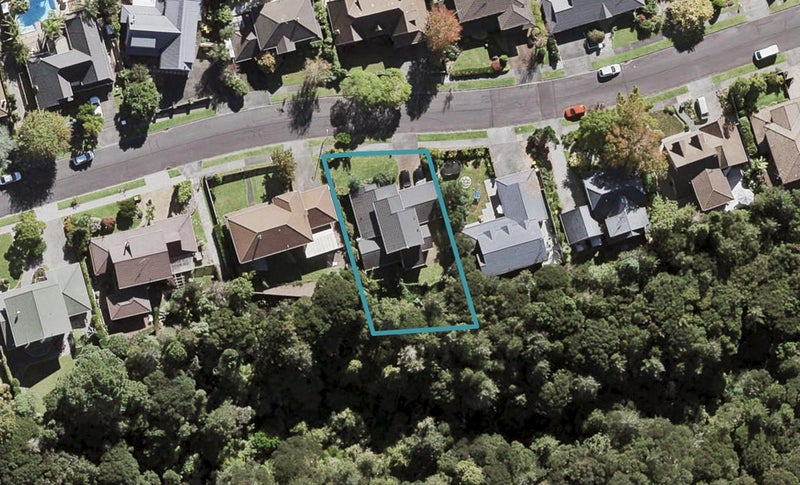 13 Ravenstone Place, Chatswood, Auckland - Carousel 1