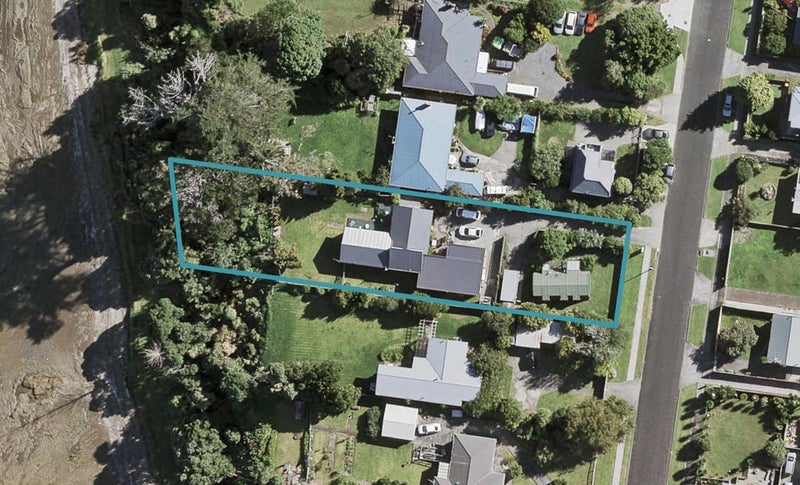 2/8 Domain Road, Weymouth, Auckland - Carousel 1