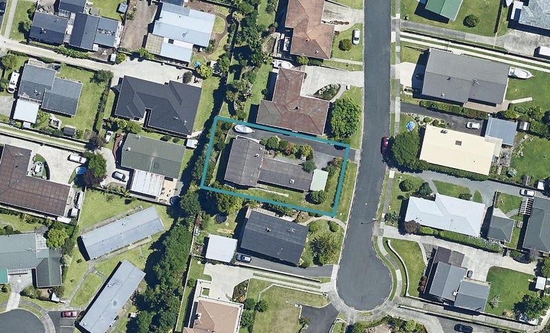 37 Andrew Place, Otumoetai, Tauranga - Carousel 1