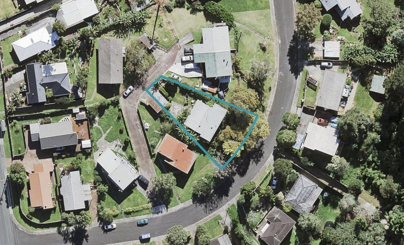 10 Lysander Crescent, Beach Haven, Auckland - Carousel 1