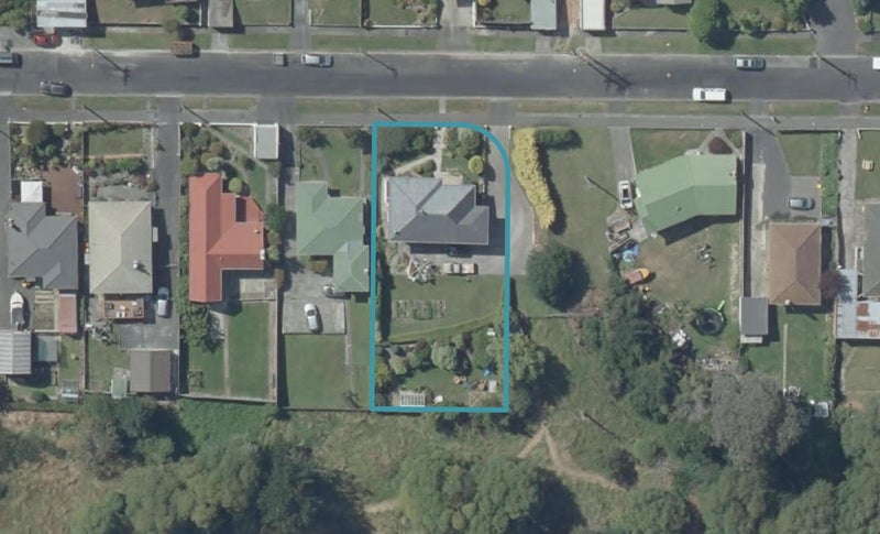 16 Waldron Crescent, Green Island, Dunedin - Carousel 1