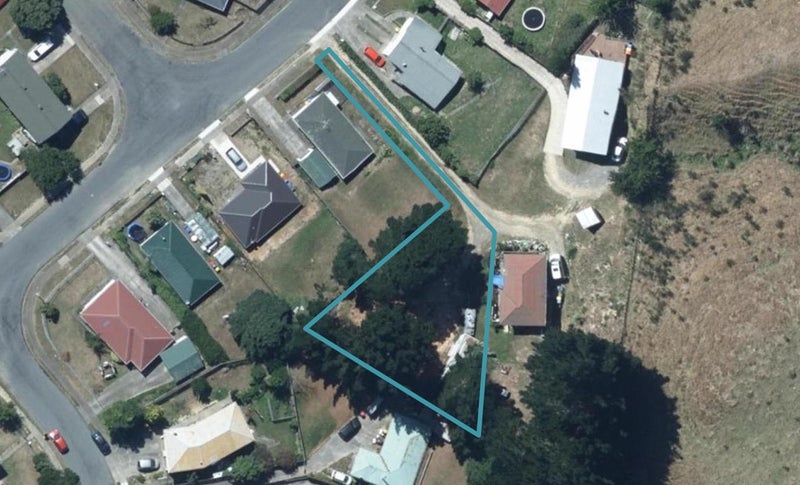 76 Arahura Crescent, Waitangirua, Porirua - Carousel 1