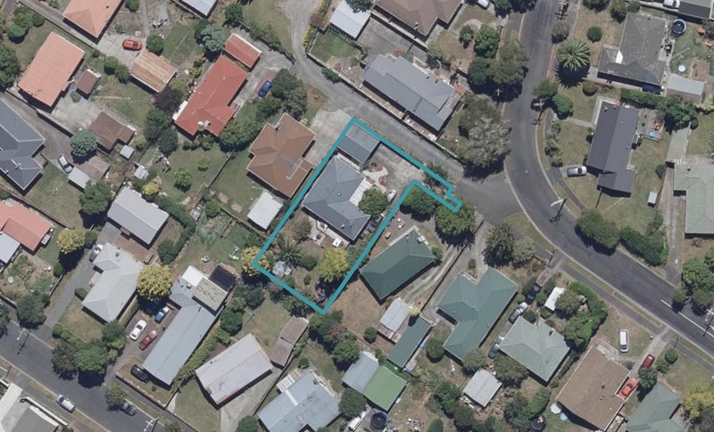 11 Panair Crescent, Hillcrest, Hamilton - Carousel 1