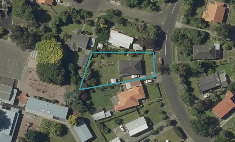 81 Savage Crescent, West End, Palmerston North - Carousel 1