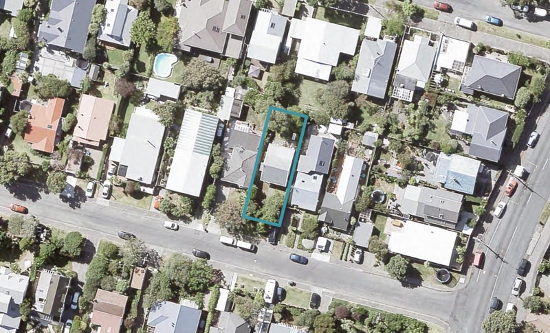 10 Miro Street, Eastbourne, Lower Hutt - Carousel 1