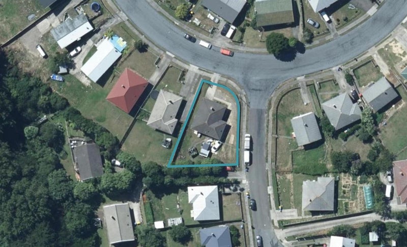 2 Komata Grove, Waitangirua, Porirua - Carousel 1