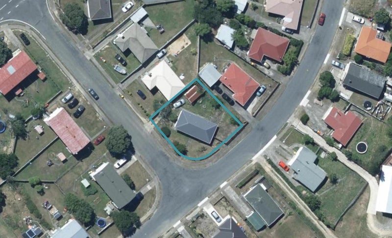 51 Arahura Crescent, Waitangirua, Porirua - Carousel 1