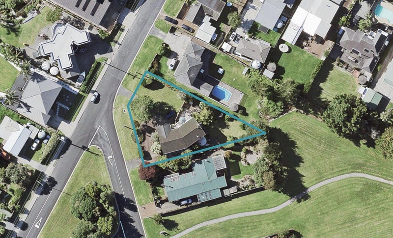 6 Ealing Crescent, Beachlands, Auckland - Carousel 1