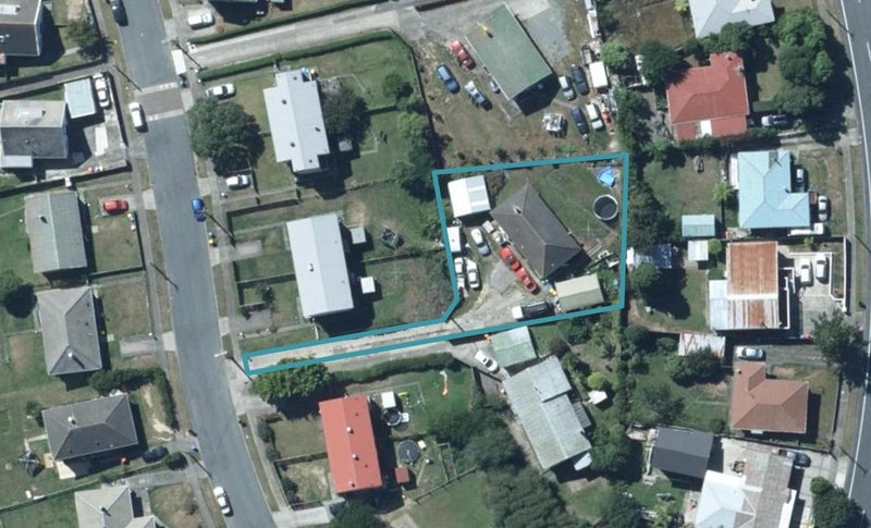 37 Aberfeldy Street, Cannons Creek, Porirua - Carousel 1