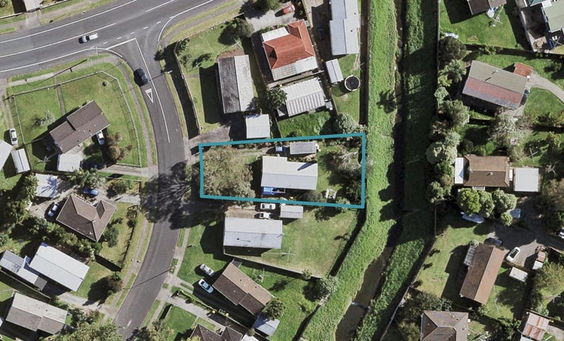 4 Innismara Avenue, Wattle Downs, Auckland - Carousel 1