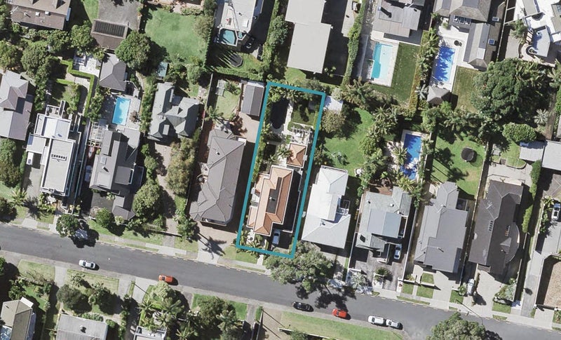 10 Earnoch Avenue, Takapuna, Auckland - Carousel 1