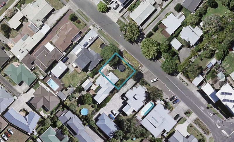 8 Avenue Road, Greenmeadows, Napier - Carousel 1