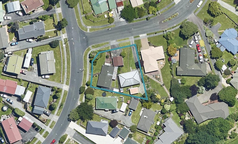 1 Capricorn Place, Kawaha Point, Rotorua - Carousel 1