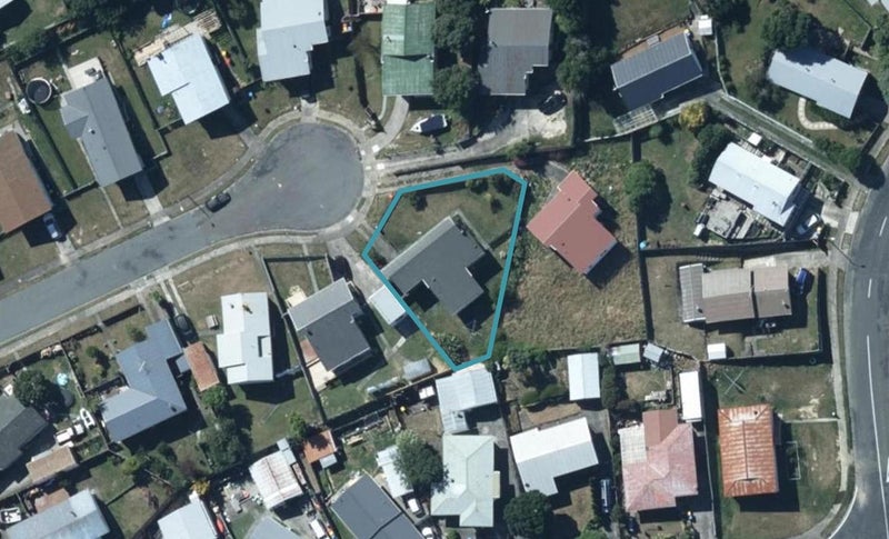10 Yemen Place, Ascot Park, Porirua - Carousel 1