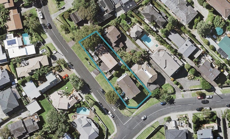 1/1 Braemar Road, Castor Bay, Auckland - Carousel 1