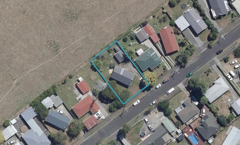 25 Sheridan Street, Silverdale, Hamilton - Carousel 1