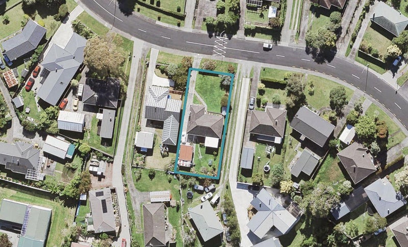 17 La Rosa Street, Green Bay, Auckland - Carousel 1