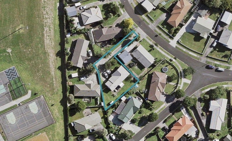 16 Randwick Place, Randwick Park, Auckland - Carousel 1
