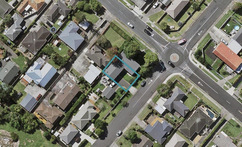 8 Livingstone Street, Milford, Auckland - Carousel 1