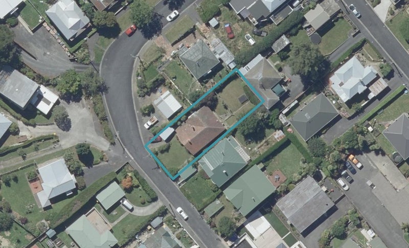 10 Jellicoe Crescent, Kaikorai, Dunedin - Carousel 1