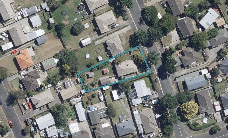 5 Kenney Crescent, Fairfield, Hamilton - Carousel 1