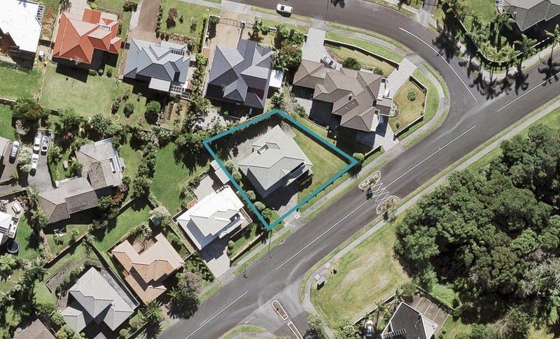 45 Lagoon Way, West Harbour, Auckland - Carousel 1