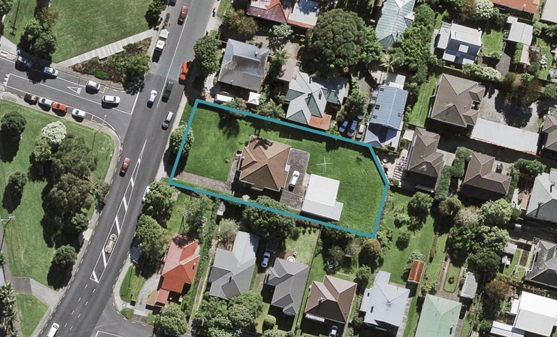 32 Morningside Drive, Morningside, Auckland - Carousel 1