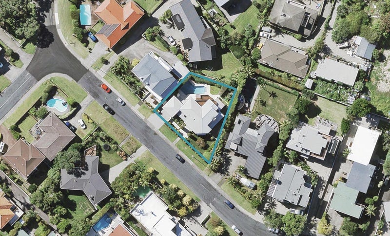 9 Rahopara Street, Castor Bay, Auckland - Carousel 1