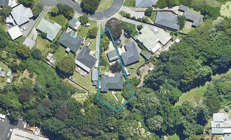 16 Stirling Grove, Greerton, Tauranga - Carousel 1