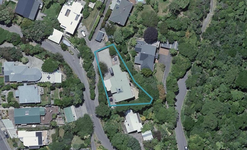 15 Glenville Road, Karaka Bays, Wellington - Carousel 1