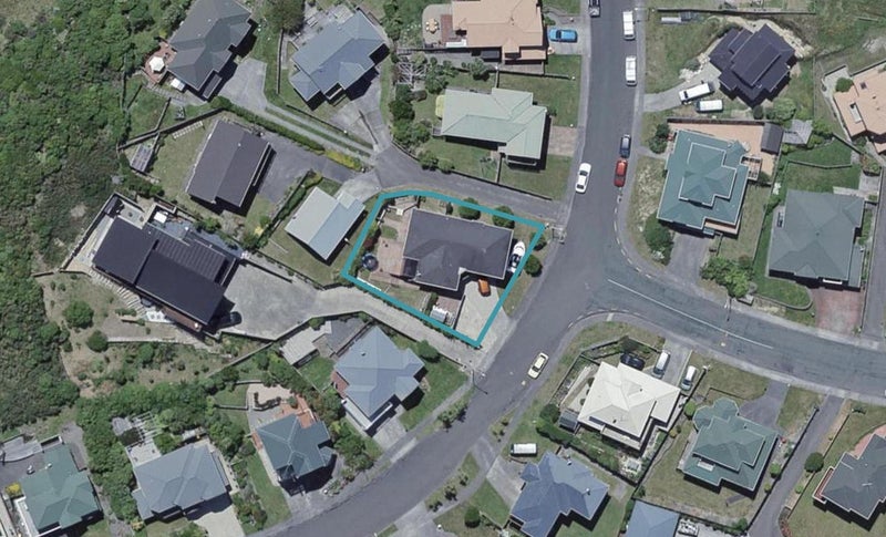 63 Dress Circle, Newlands, Wellington - Carousel 1