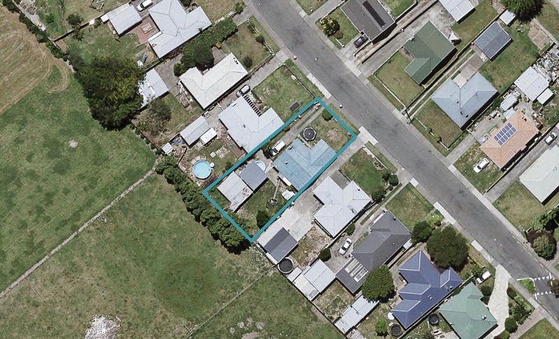 523 Lowe Street, Camberley, Hastings - Carousel 1