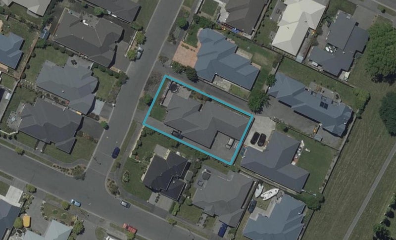 4 Cunneen Place, Aidanfield, Christchurch - Carousel 1