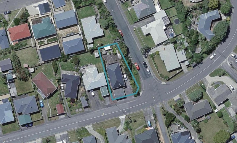 31 Kenmore Street, Newlands, Wellington - Carousel 1