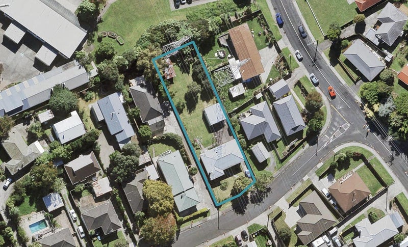 14 Grainger Road, Te Atatu South, Auckland - Carousel 1