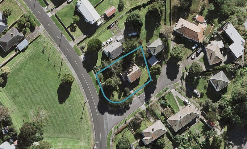 5 Smallfield Avenue, Mount Roskill, Auckland - Carousel 1