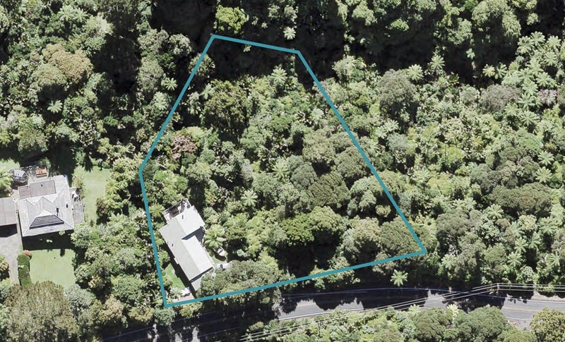 893 West Coast Road, Waiatarua, Auckland - Carousel 1