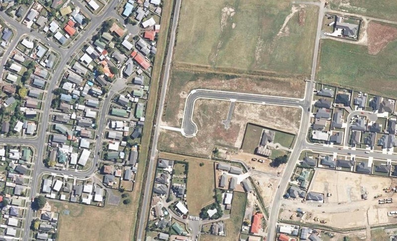 17 Te Ara o Toroa, Wainuiomata, Lower Hutt - Carousel 1