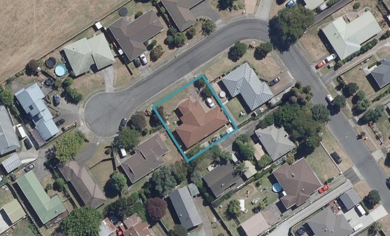 21 Dover Road, St Andrews, Hamilton - Carousel 1