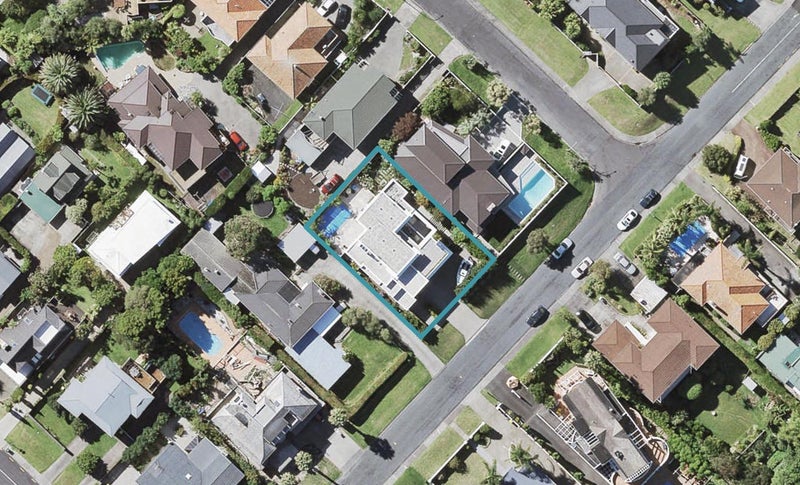 7 Katui Street, Castor Bay, Auckland - Carousel 1