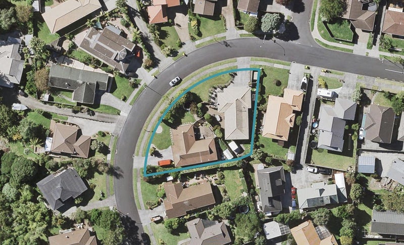 1/10 Pinewood Grove, Botany Downs, Auckland - Carousel 1