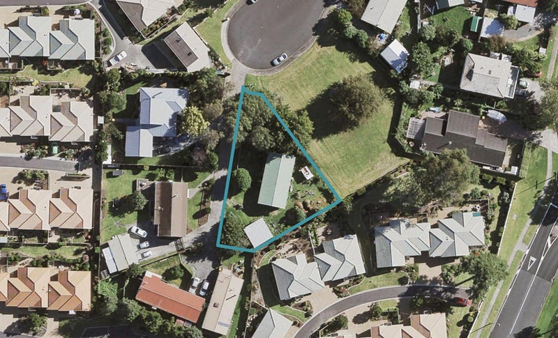 10 Balmore Place, Wattle Downs, Auckland - Carousel 1