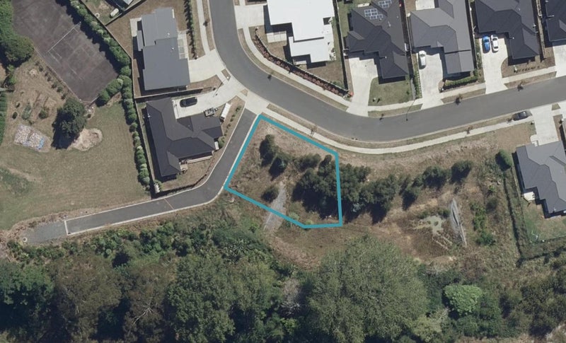 16 Blackwood Crescent, Glenview, Hamilton - Carousel 1