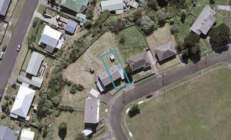 15 Pukeori Street, Marfell, New Plymouth - Carousel 1