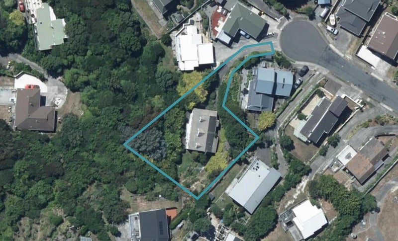 13 Tremaine Place, Camborne, Porirua - Carousel 1