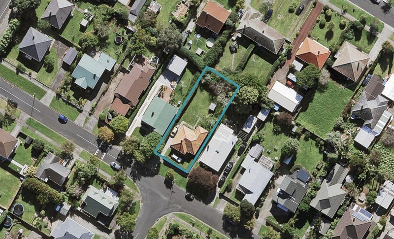 12 Vancouver Avenue, Sandringham, Auckland - Carousel 1